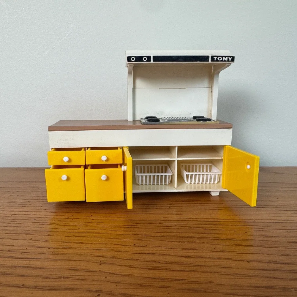 Vintage TOMY Dollhouse Figures Furniture Lot 1970s 1980s 22pc‎